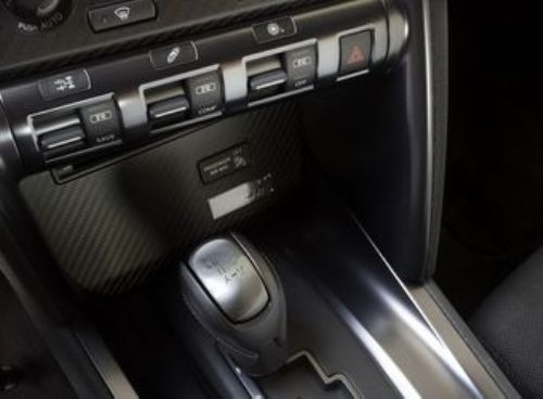 Nissan GT-R 2012    Launch Control